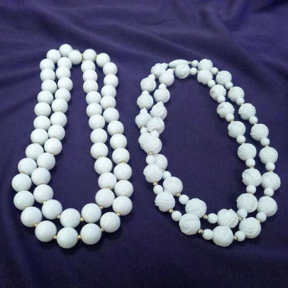 Two Long Vintage White and Gold Plastic Beaded Necklaces - Picture 3 of 7
